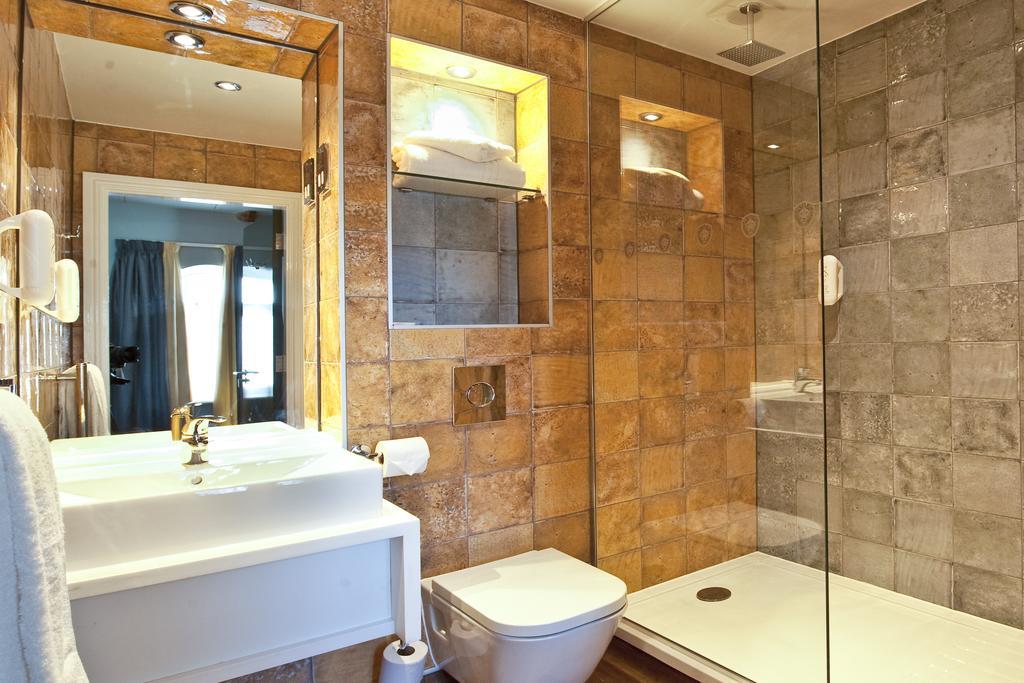 The Red Lion Wetherspoon Hotel 3*